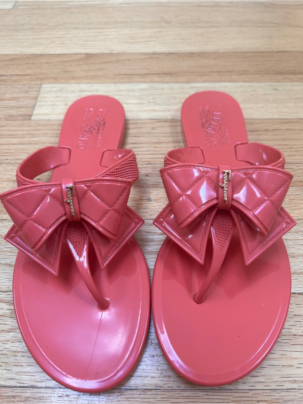 Salvatore Ferragamo Coral Pink Bow Jelly Flip Flop Sandals Size 7